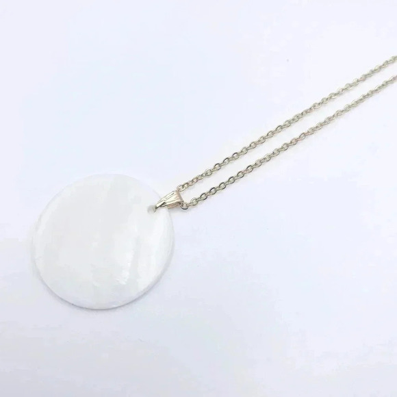 JCD Jewelry - 𝅺ROUND Mother of Pearl Necklace